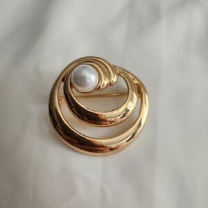 Gold Tone Swirl Faux Pearl Brooch Pin Classy Spiral